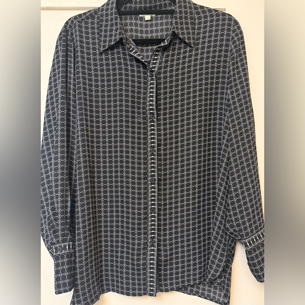 Max Studio Women’s Black & White Geometric Button-Up Shirt - Size 1X.